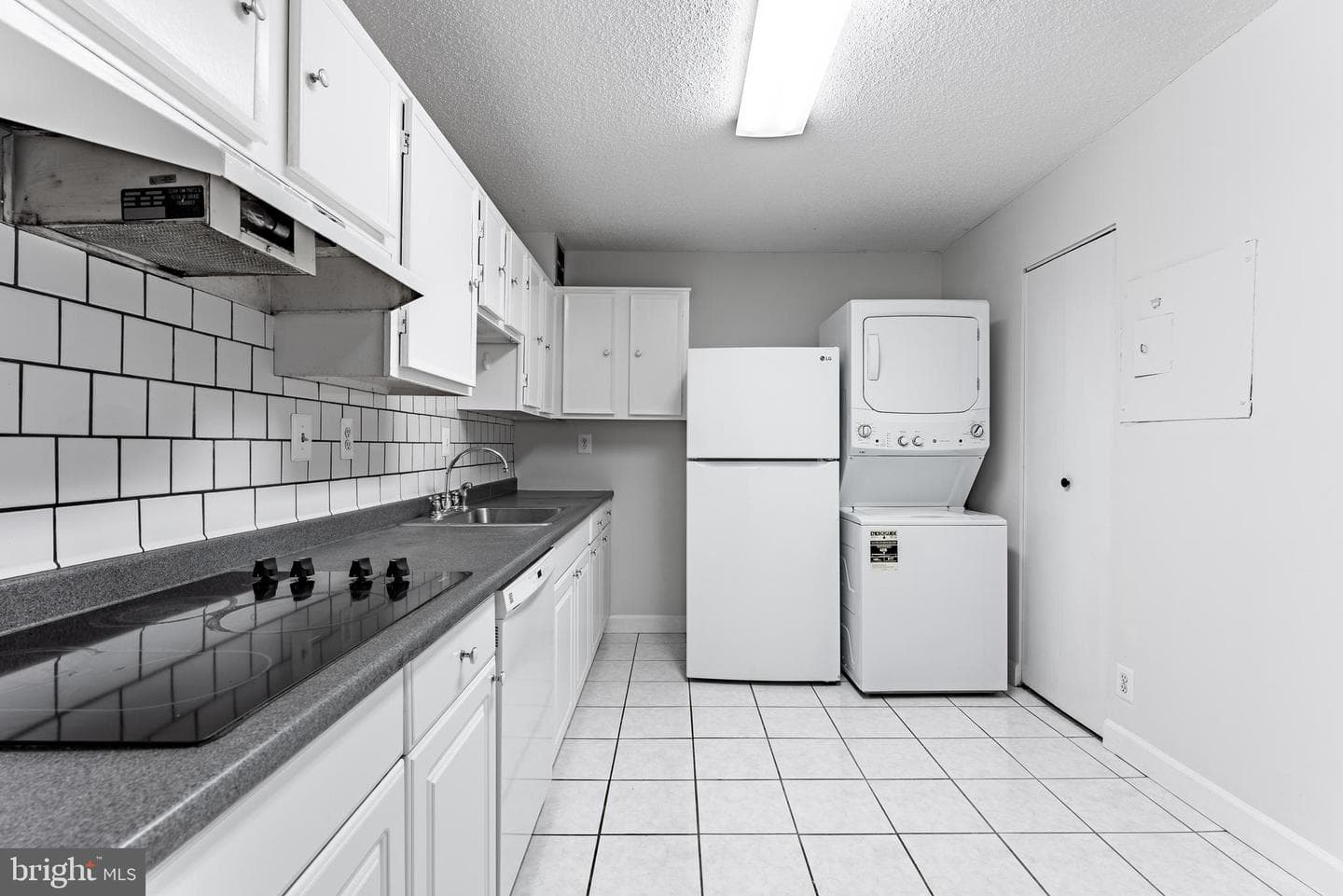 203 Yoakum Parkway #403 photo 31