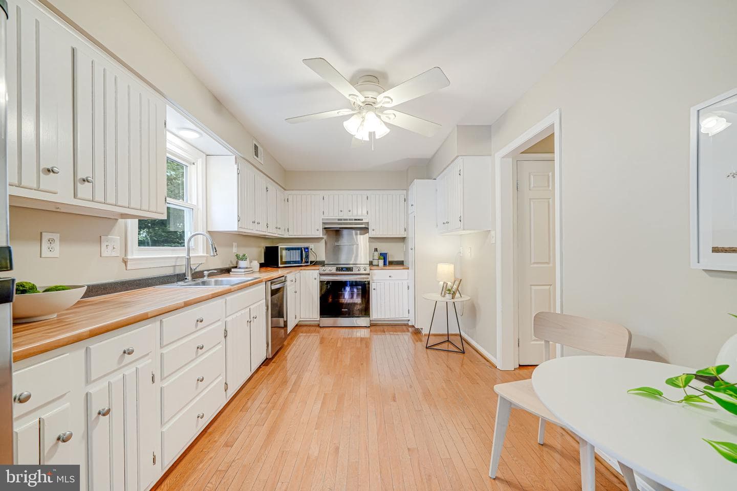 2702 Kenwood Avenue photo 10