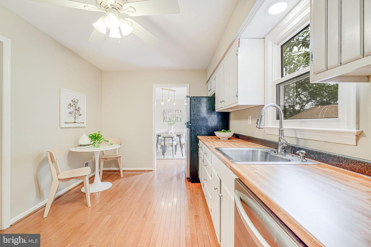 2702 Kenwood Avenue photo 11