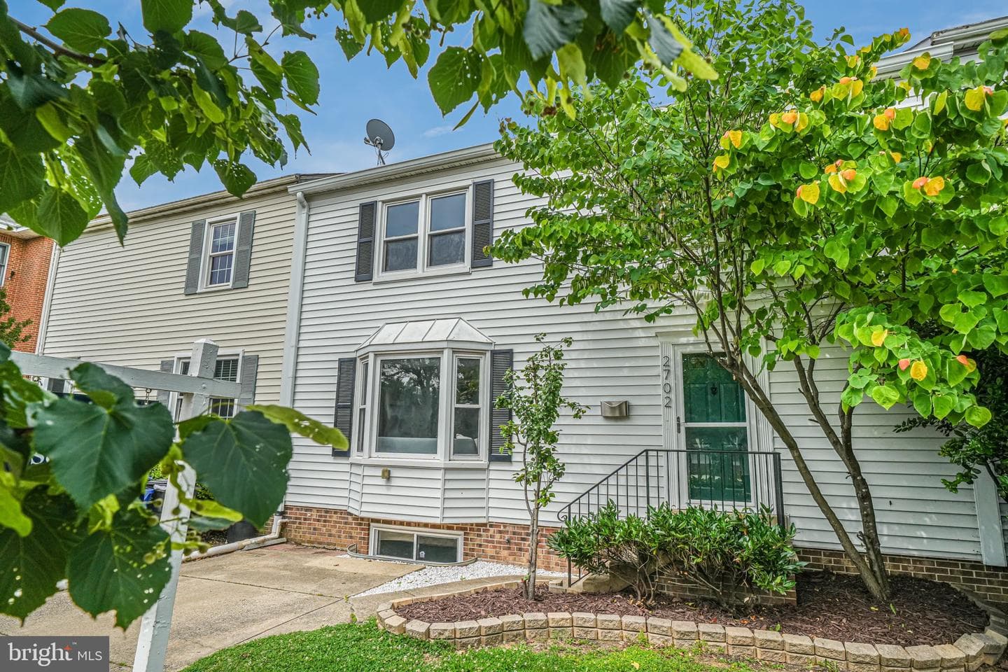 2702 Kenwood Avenue photo 2