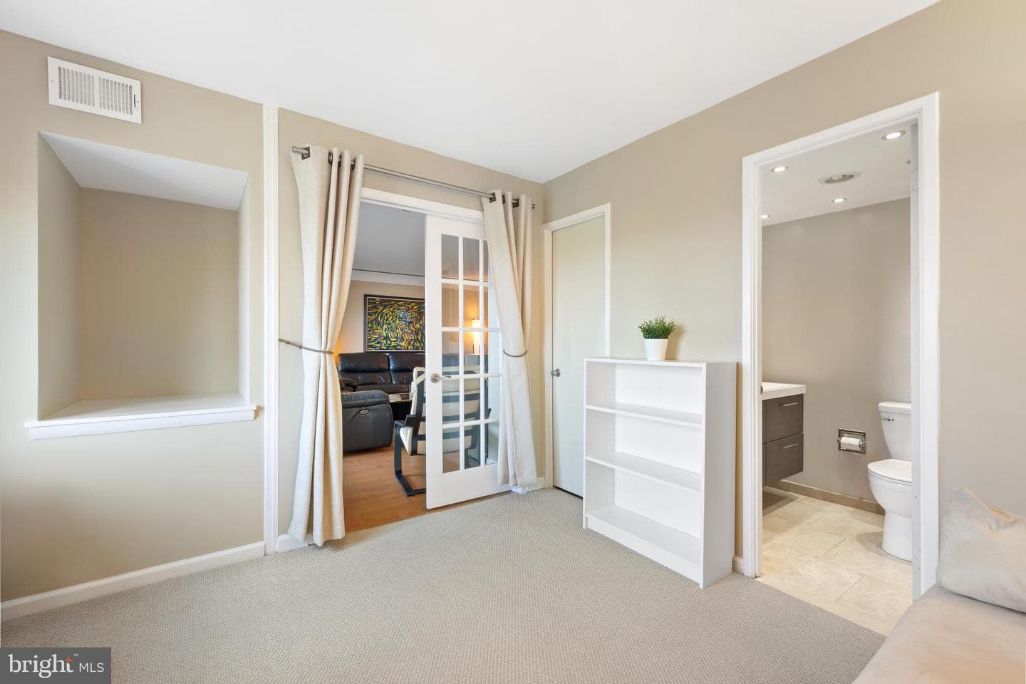 203 Yoakum Parkway #1605 photo 16
