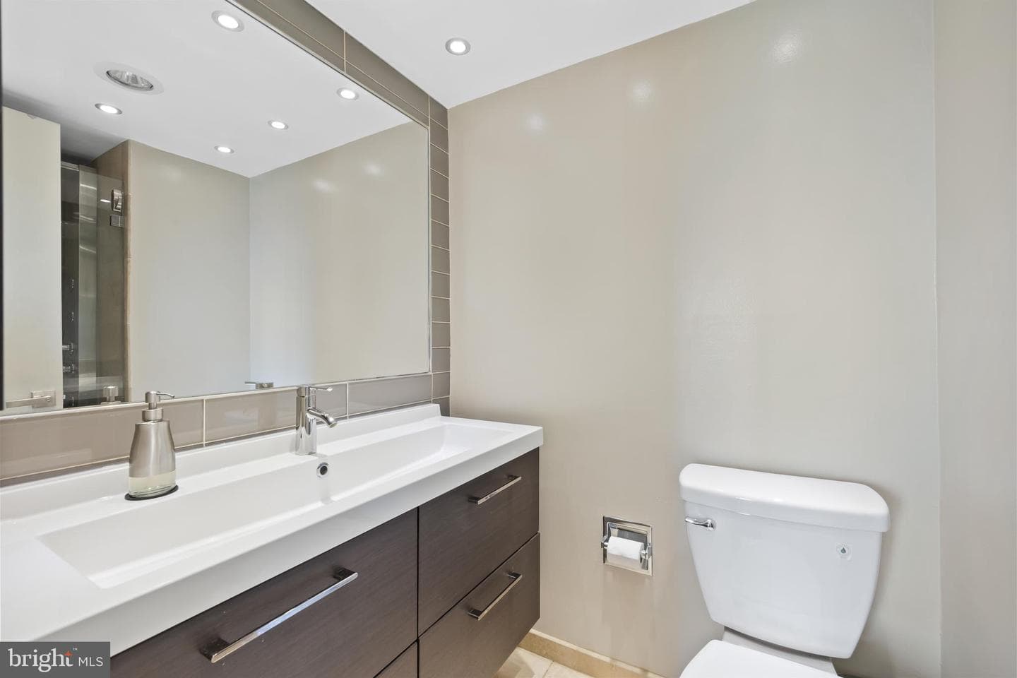203 Yoakum Parkway #1605 photo 17