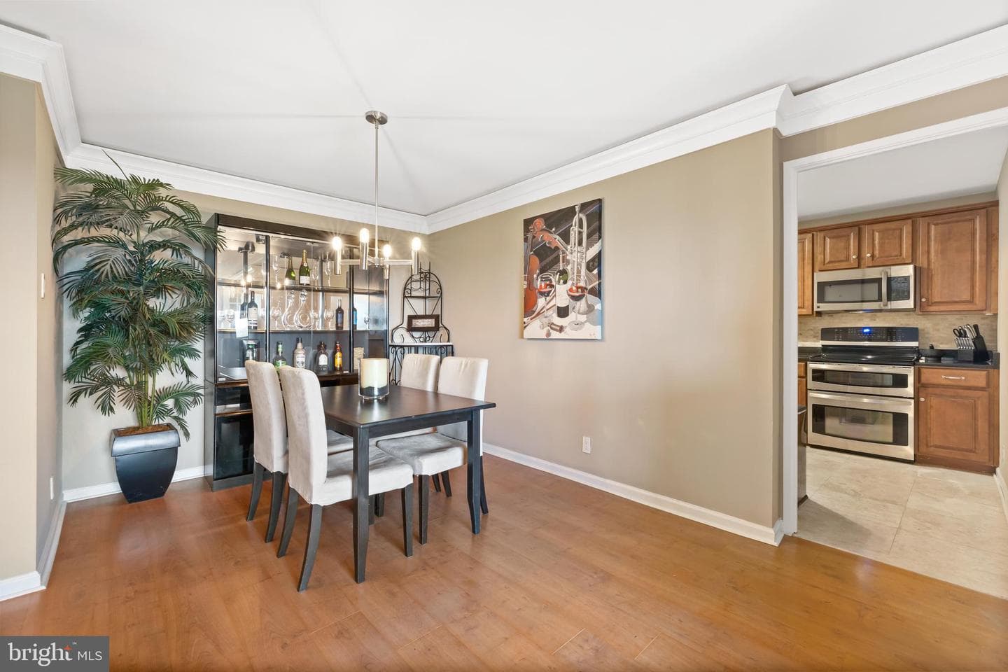 203 Yoakum Parkway #1605 photo 4