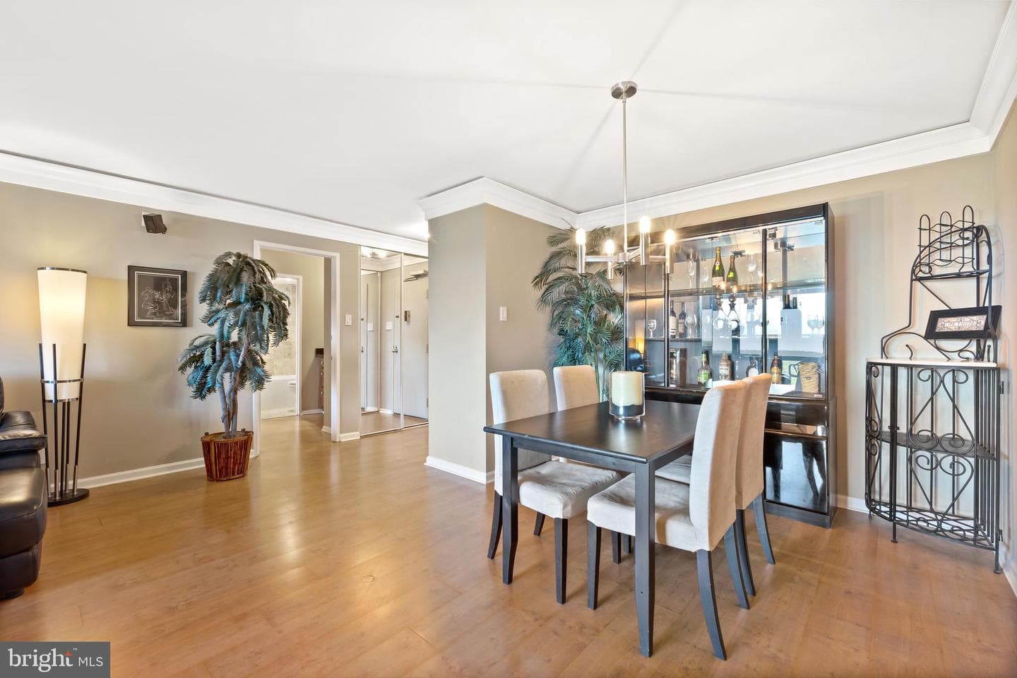 203 Yoakum Parkway #1605 photo 9