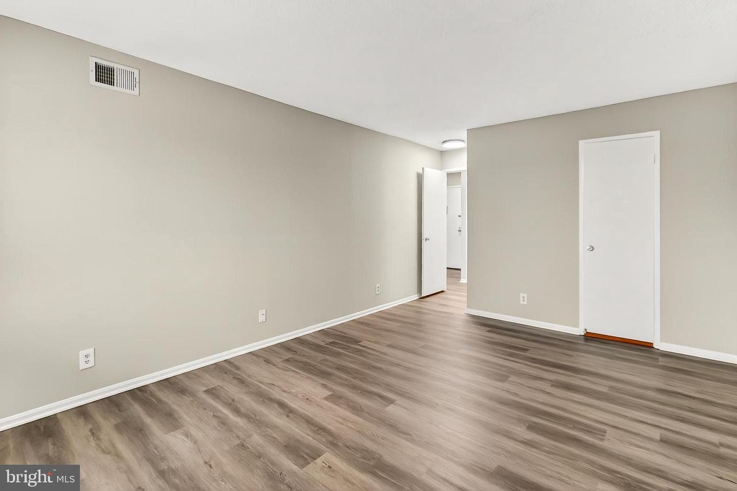 203 Yoakum Parkway #918 photo 28