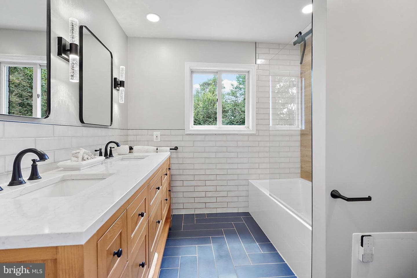 500 Crown View Drive photo 32