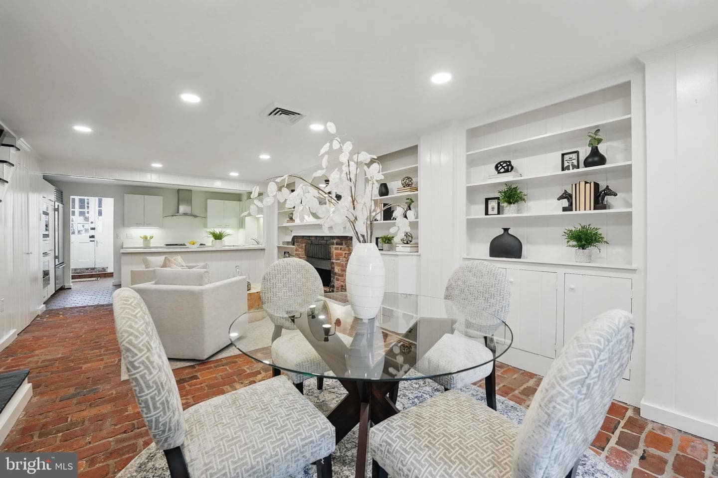 219 N Pitt Street photo 4