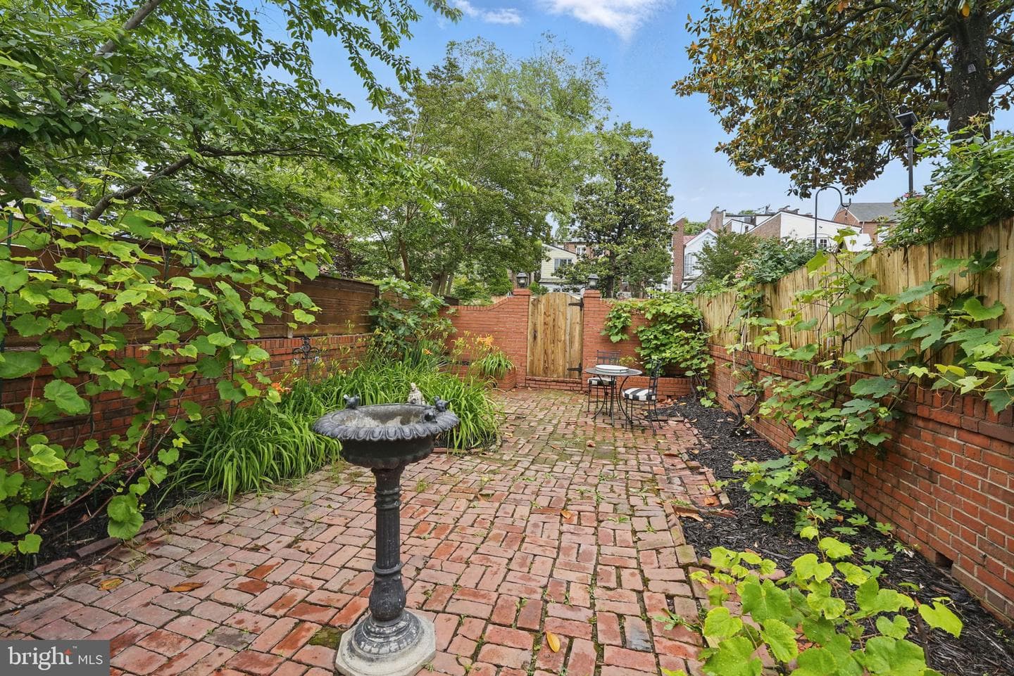 219 N Pitt Street photo 48