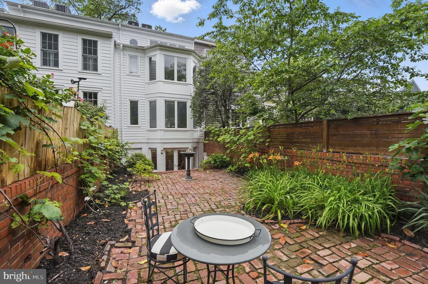 219 N Pitt Street photo 50