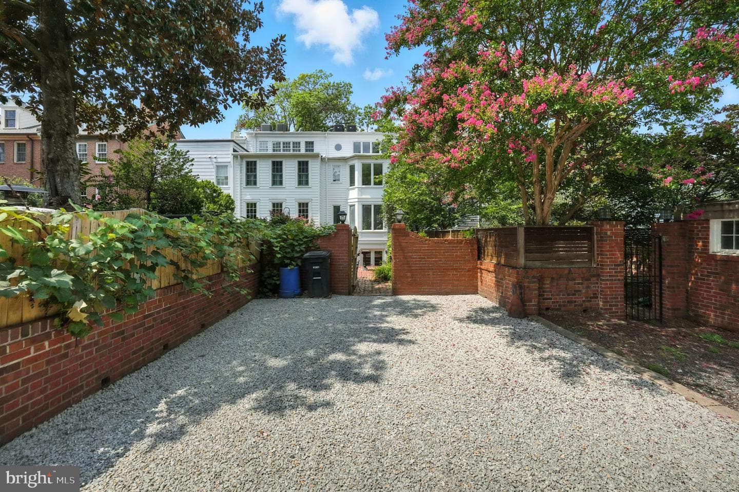 219 N Pitt Street photo 54