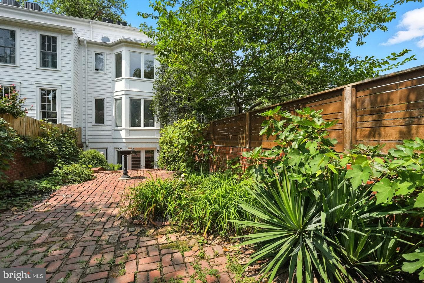 219 N Pitt Street photo 56