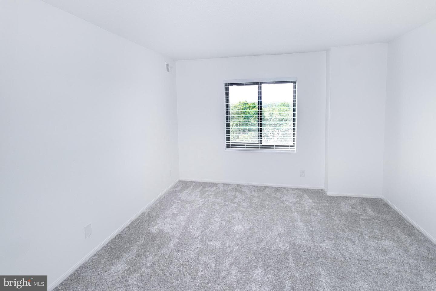307 Yoakum Parkway #1024 photo 29