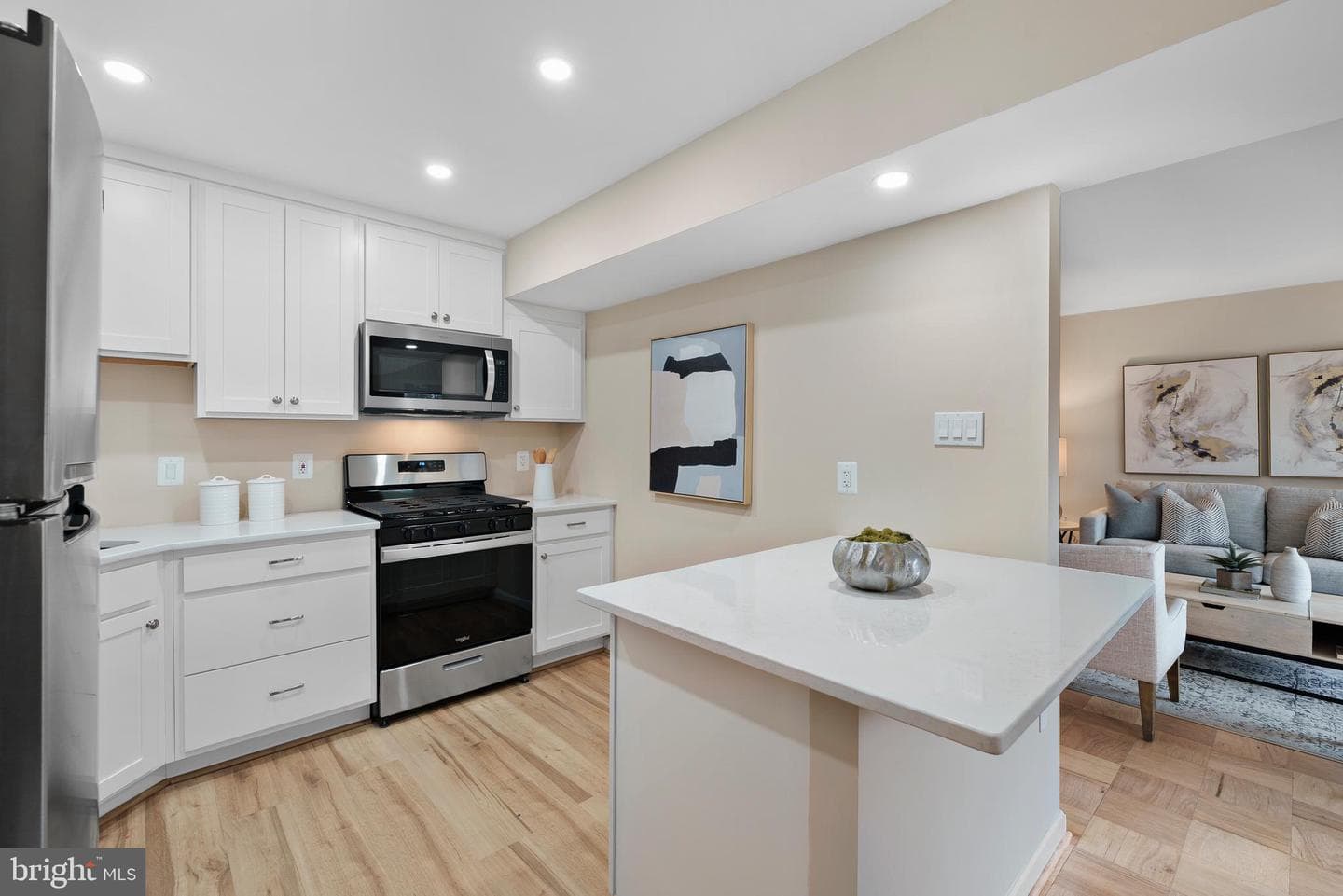 3 Canterbury Square #402 photo 5