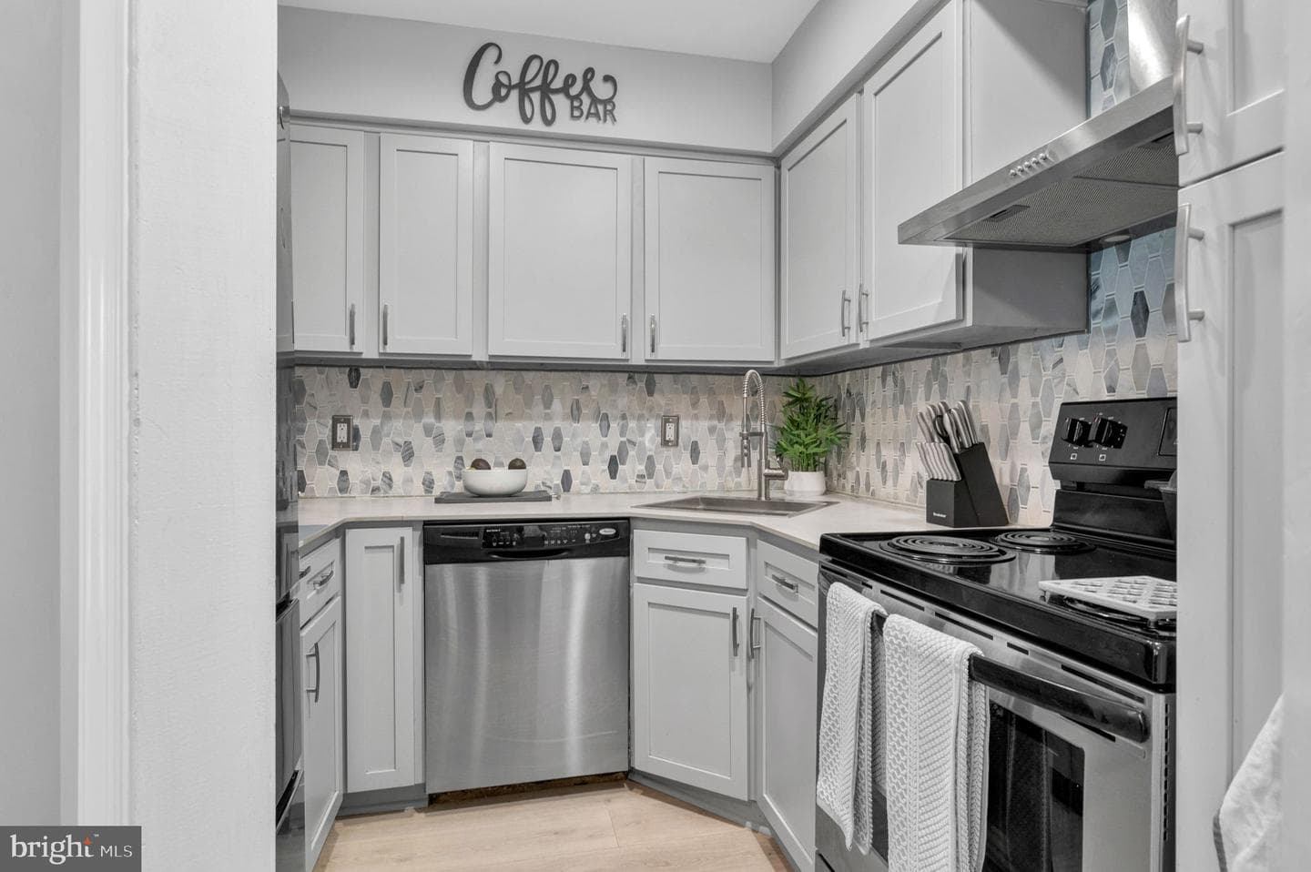 102 King Henry Court photo 12