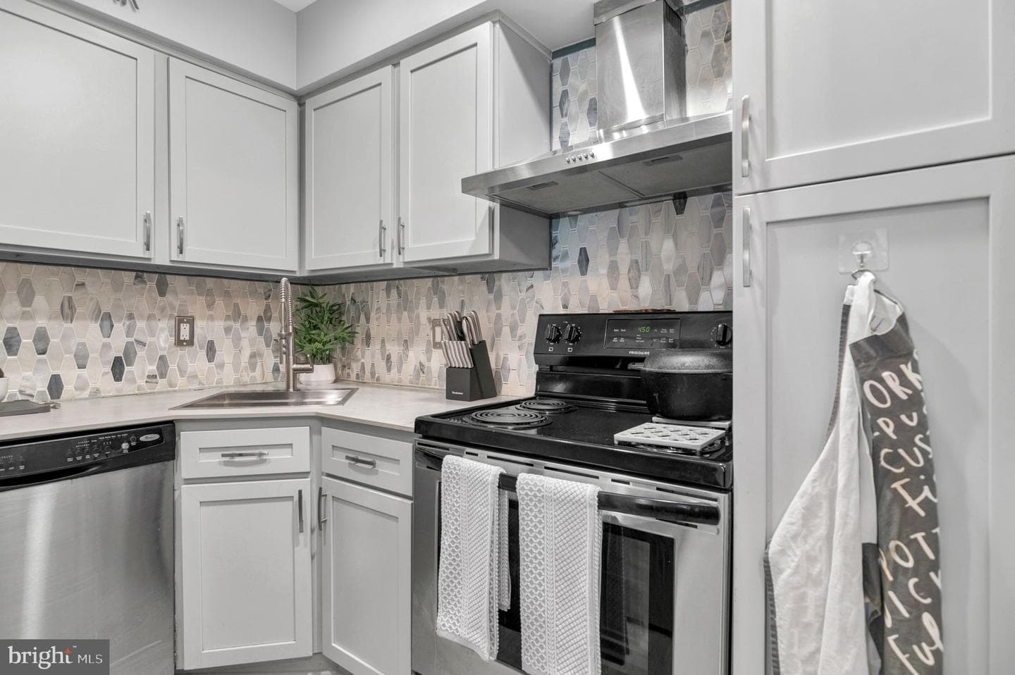 102 King Henry Court photo 13