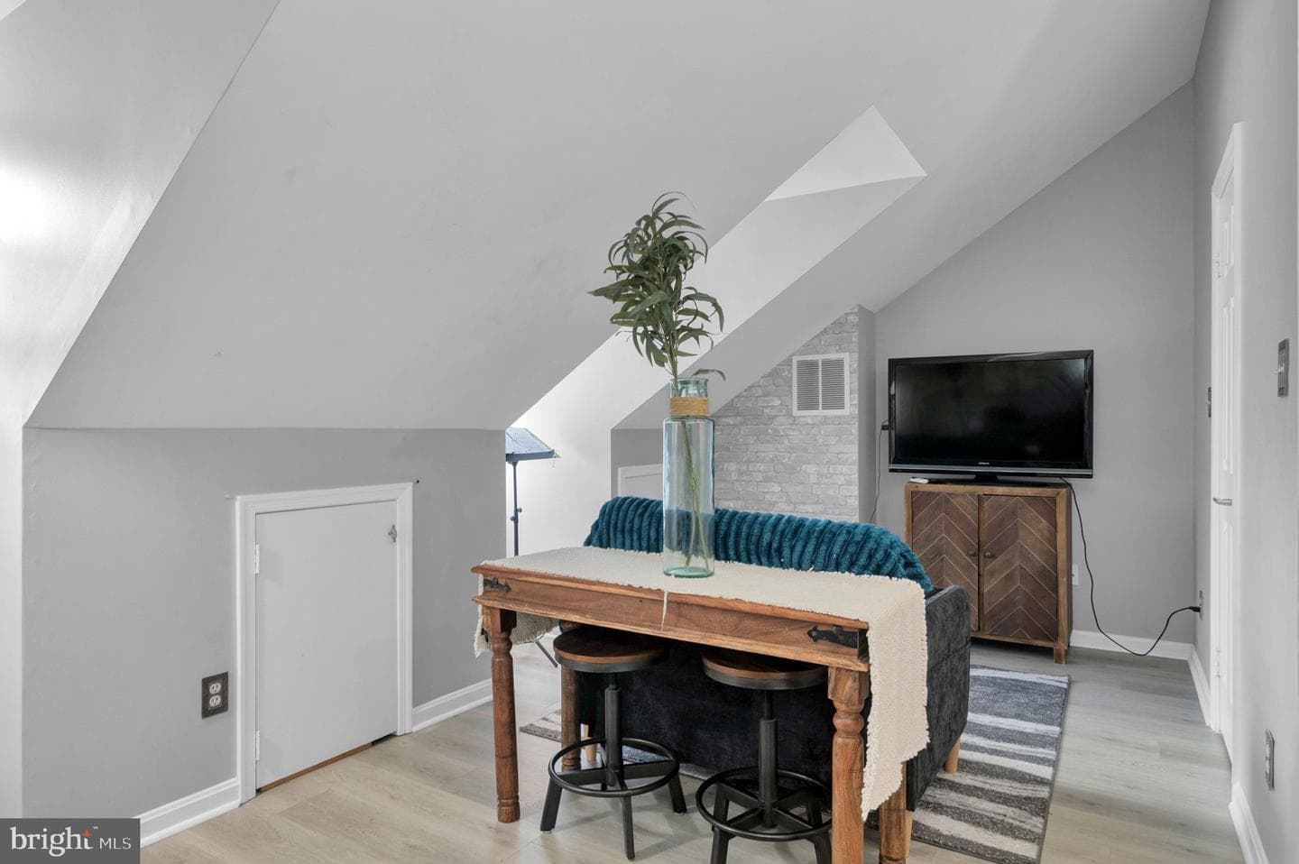 102 King Henry Court photo 24