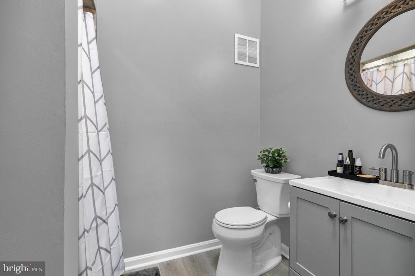 102 King Henry Court photo 27
