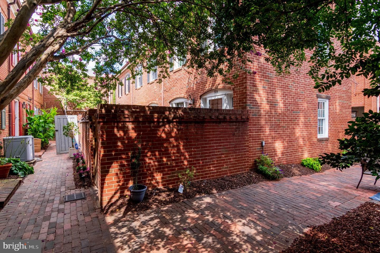 102 King Henry Court photo 31