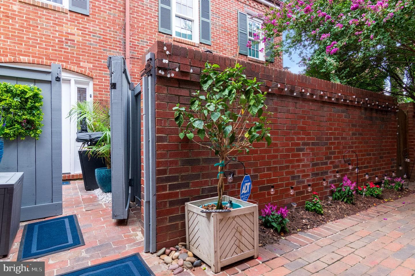102 King Henry Court photo 33