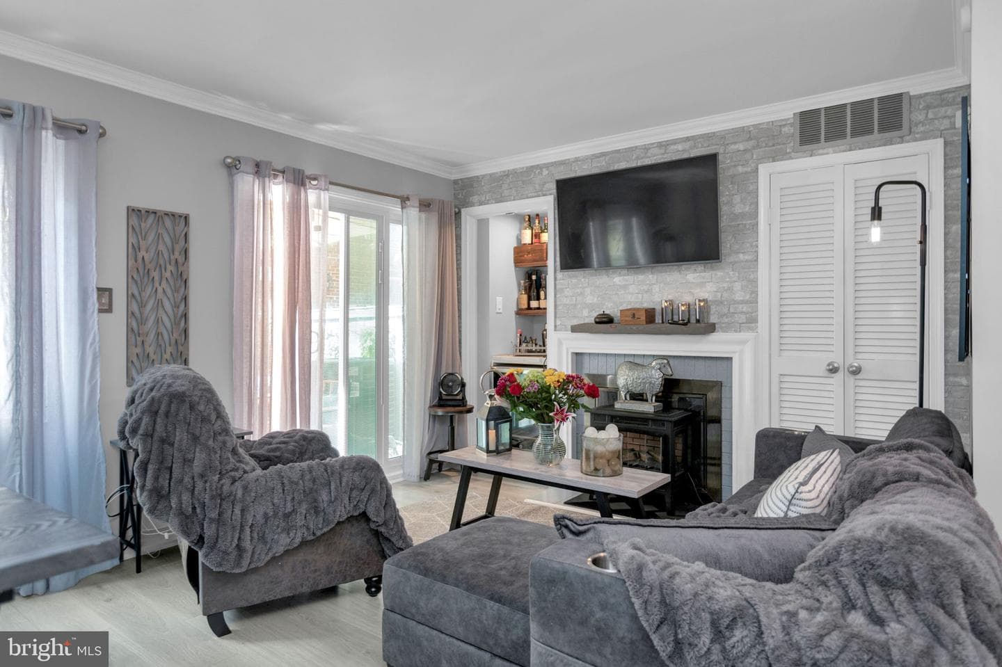 102 King Henry Court photo 9