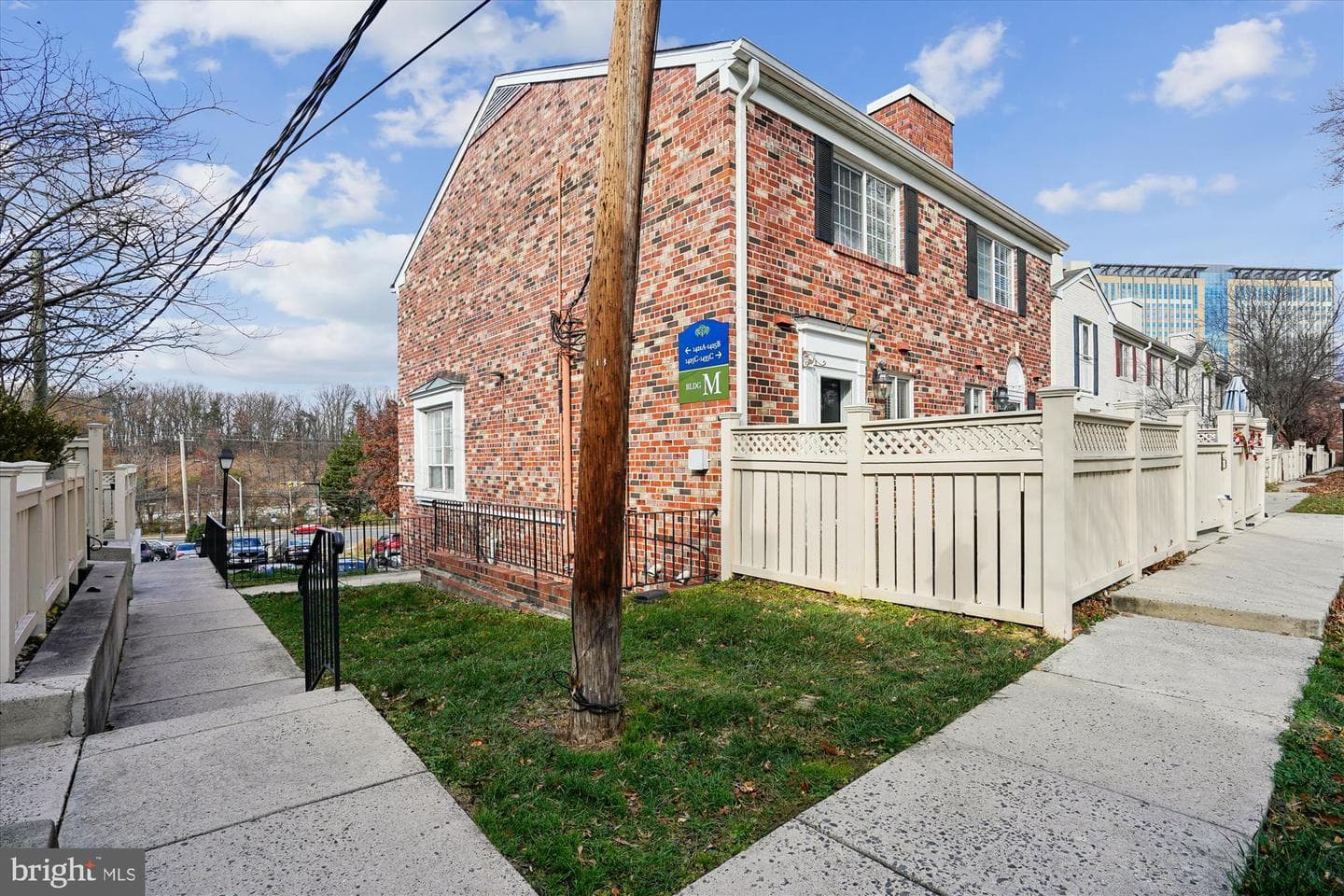 1435 N Van Dorn Street photo 27