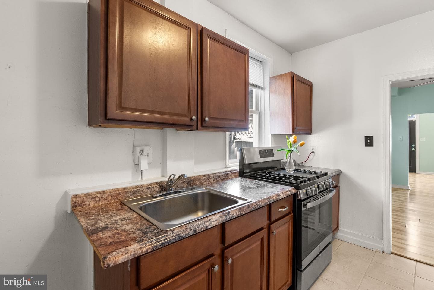 1223 Queen Street photo 11