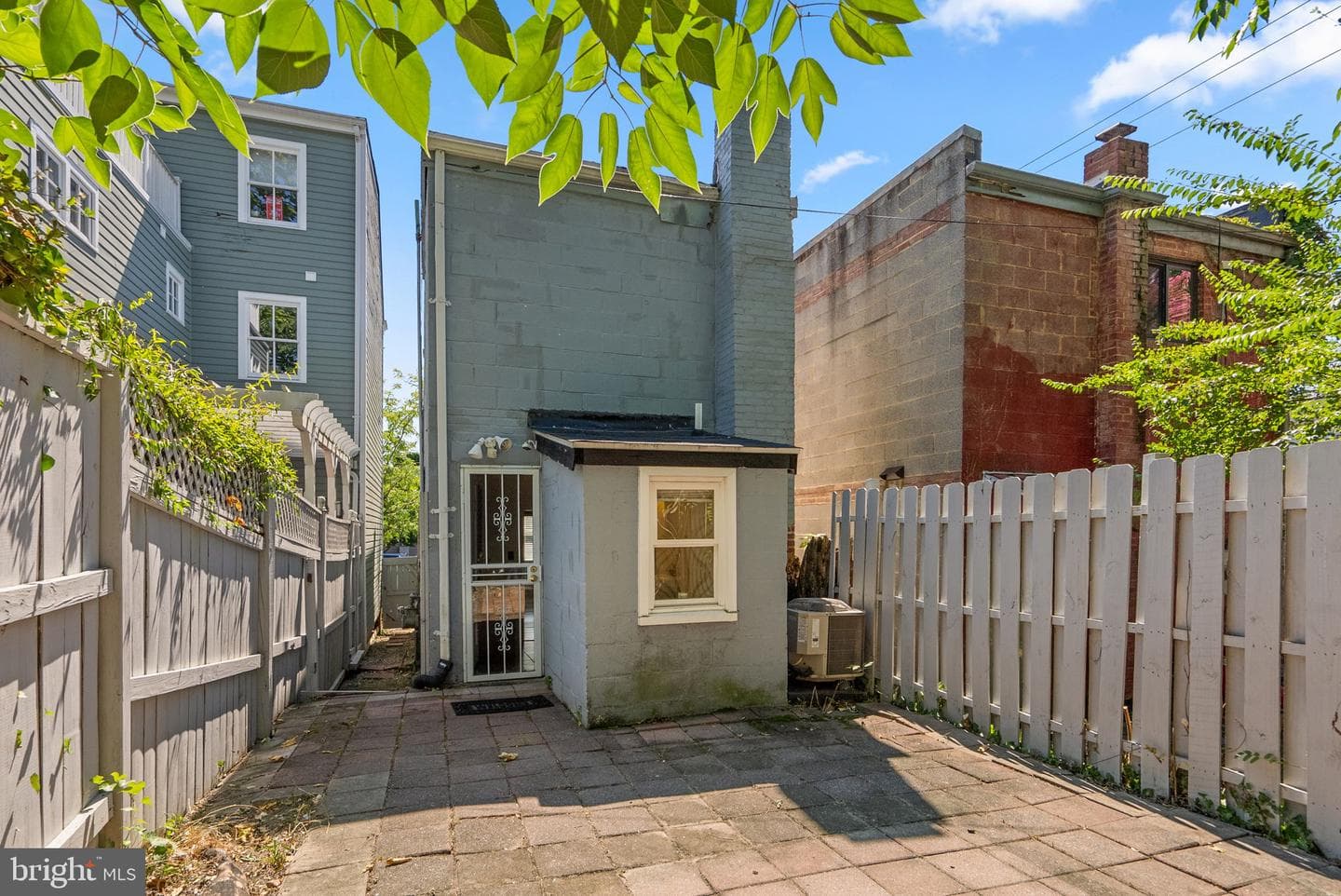 1223 Queen Street photo 23