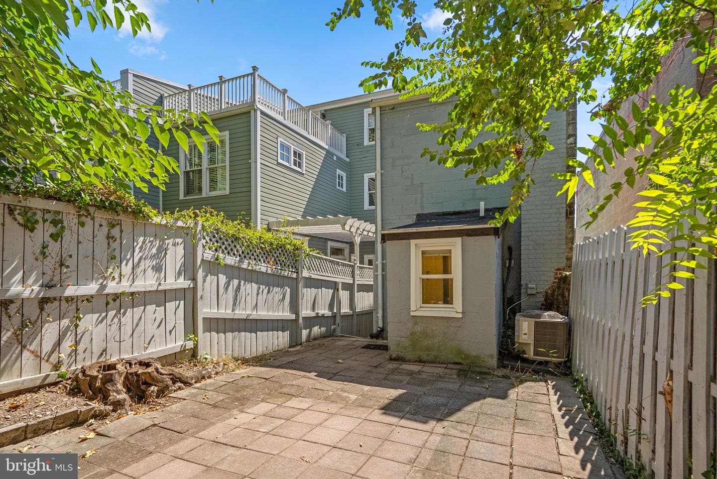 1223 Queen Street photo 25
