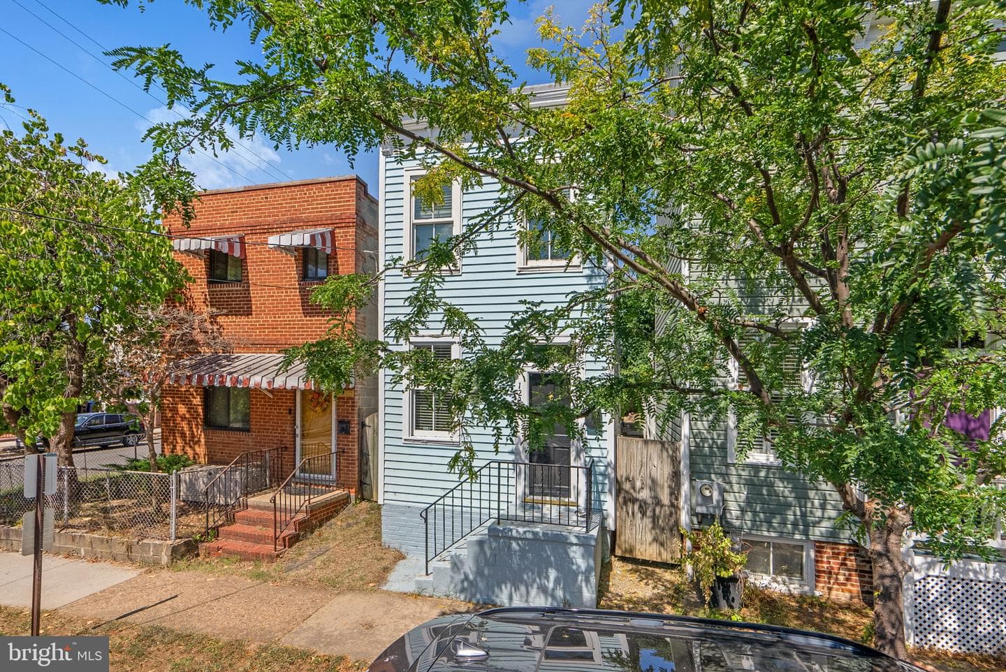 1223 Queen Street photo 3