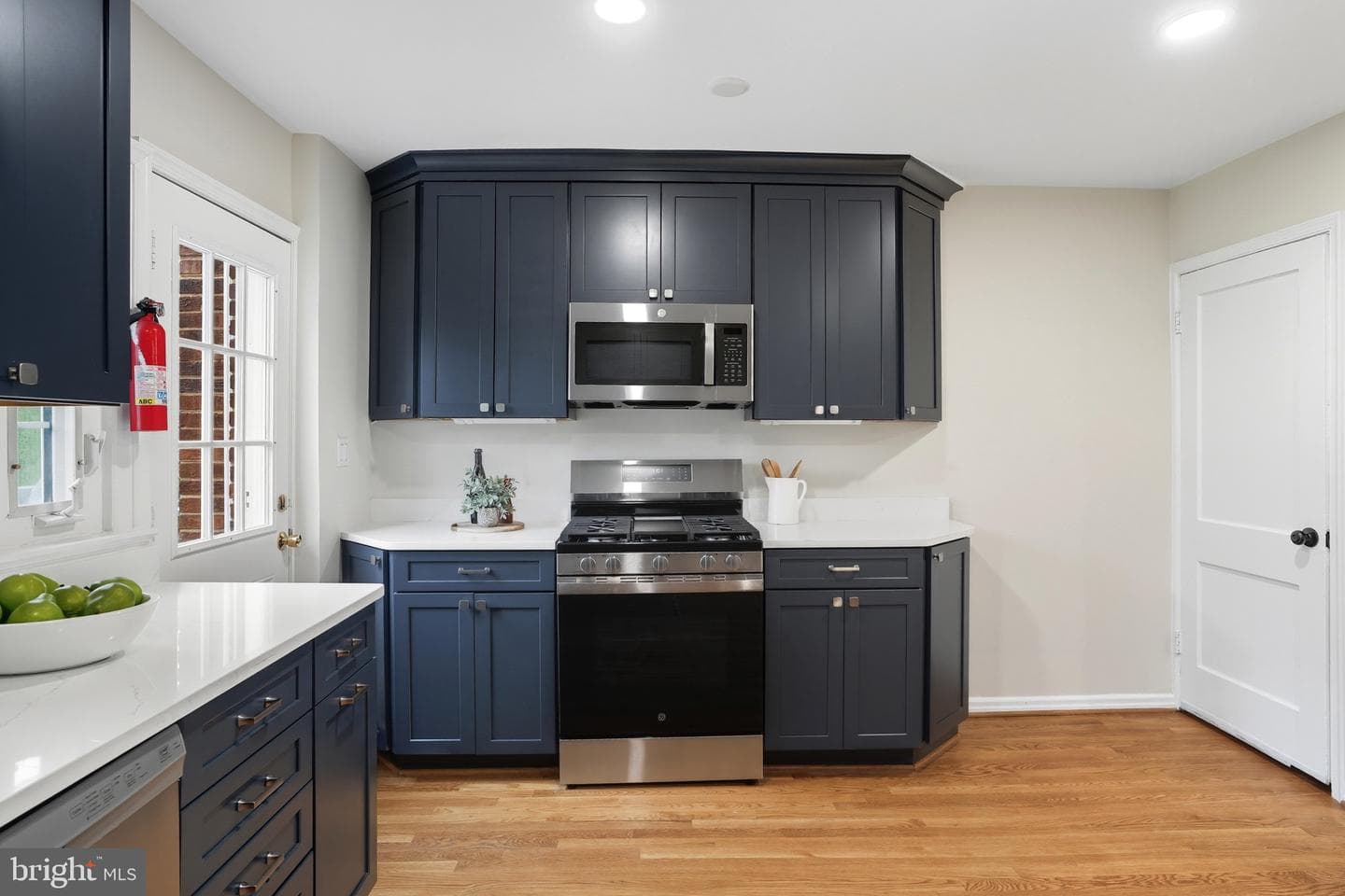 1118 Colonial Avenue photo 16
