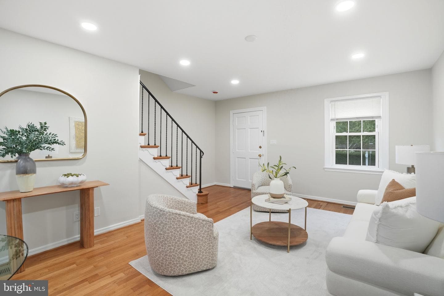 1118 Colonial Avenue photo 6
