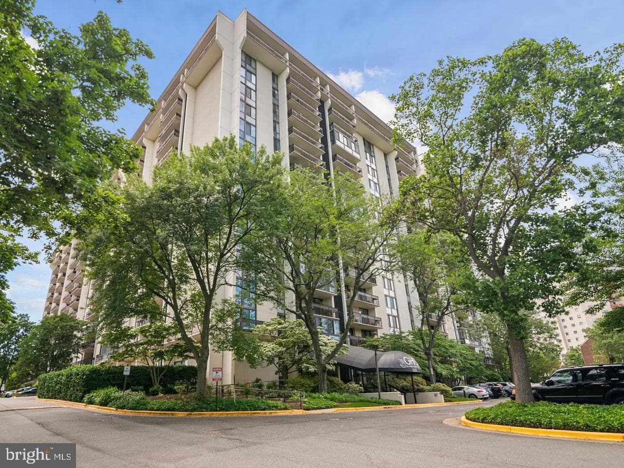 5300 Holmes Run Parkway #709 photo 7