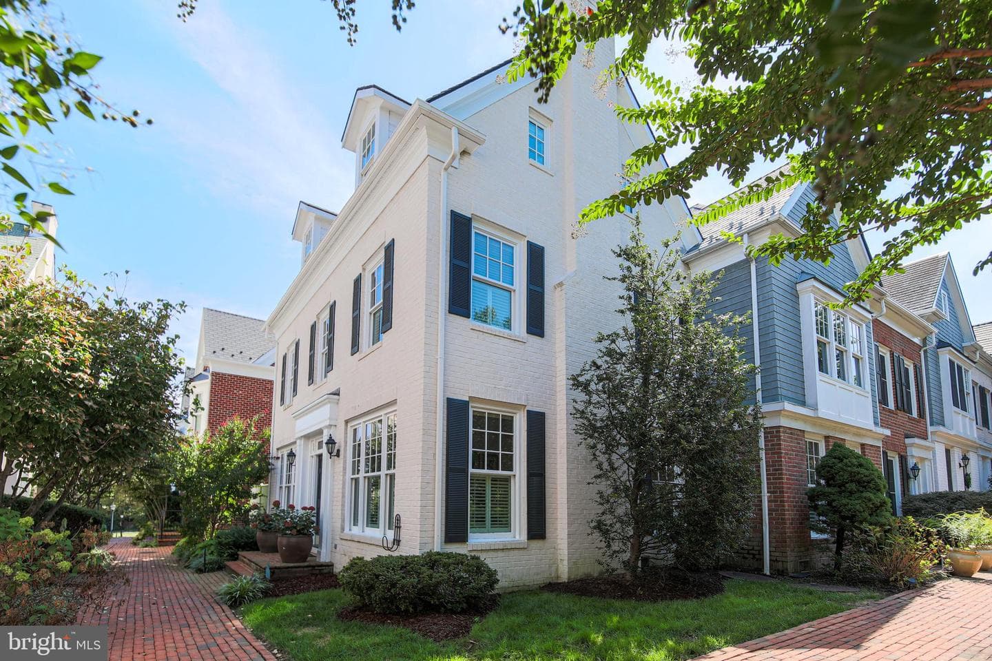 943 Powhatan Street photo 1