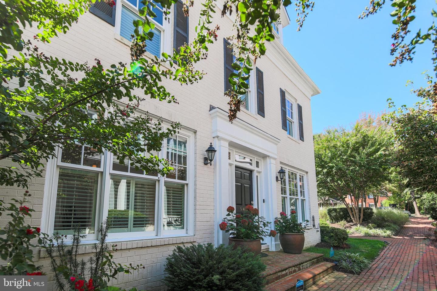 943 Powhatan Street photo 3