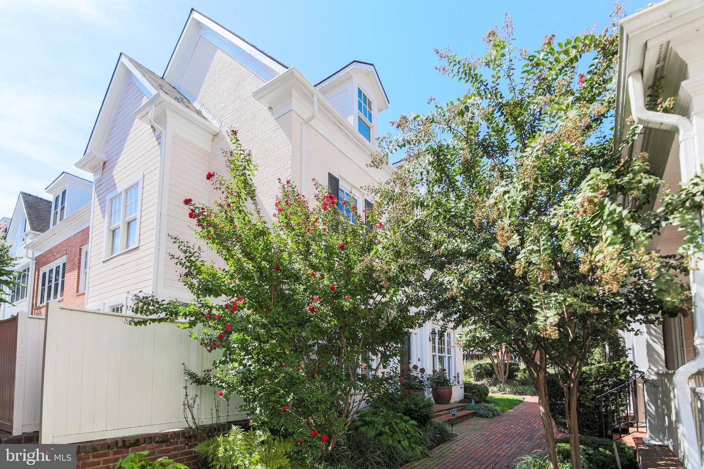 943 Powhatan Street photo 4