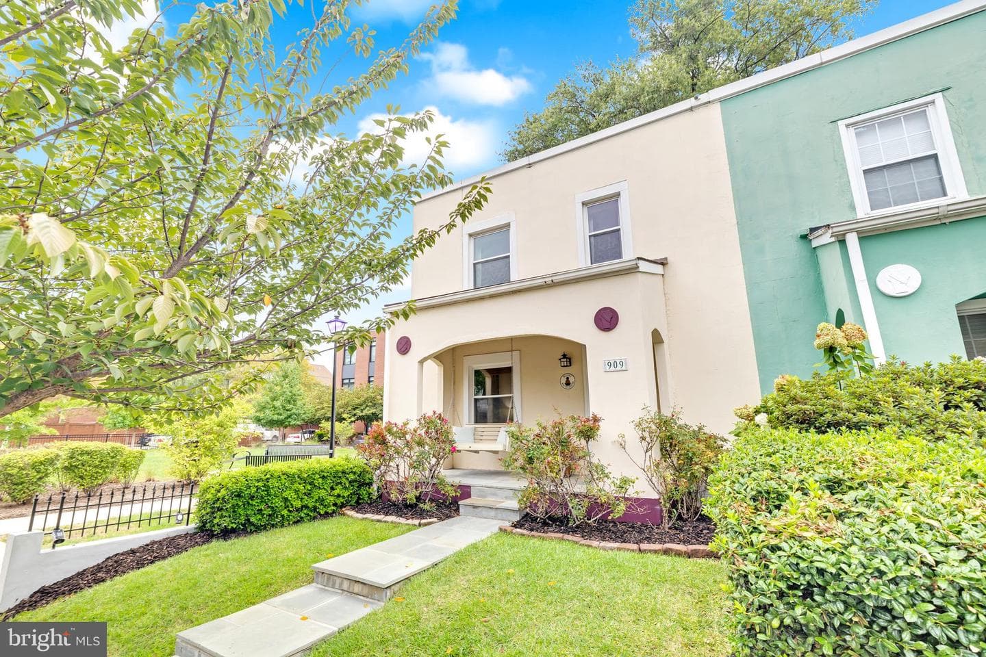 909 Pendleton Street