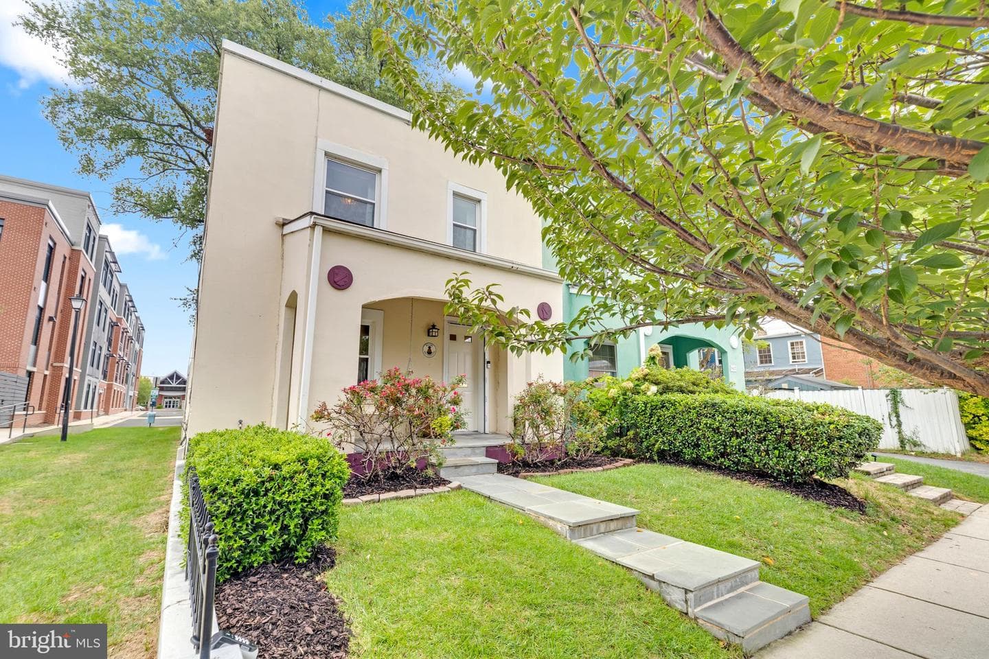 909 Pendleton Street photo 2