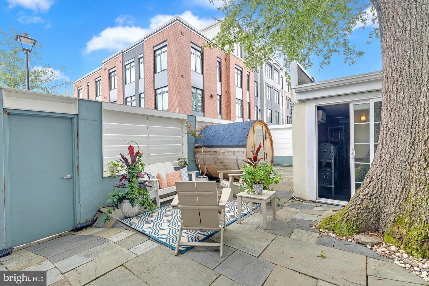 909 Pendleton Street photo 33