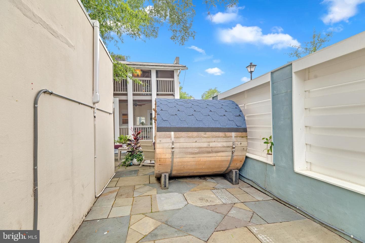 909 Pendleton Street photo 34