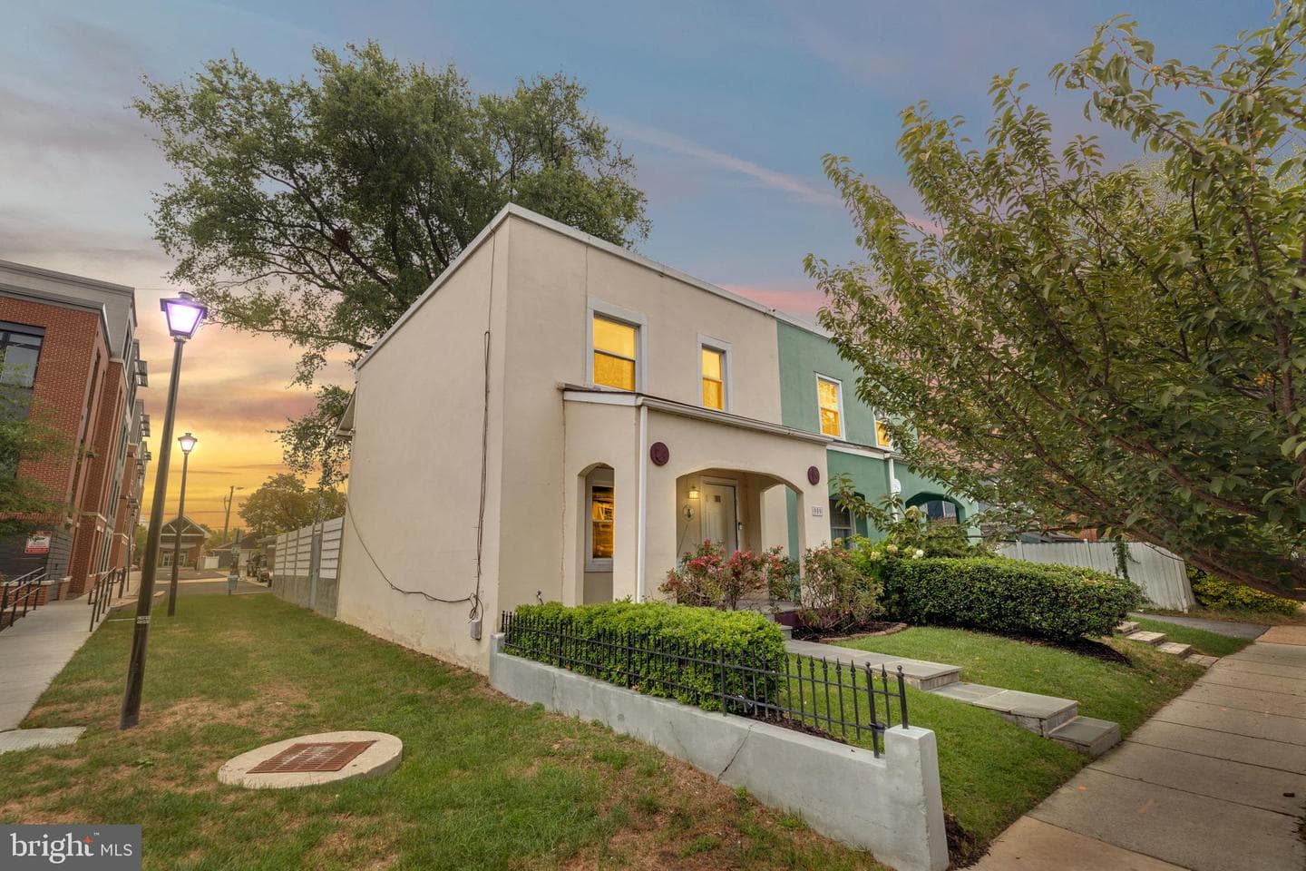 909 Pendleton Street photo 37