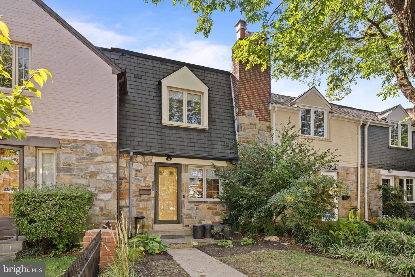 708 Chetworth Place photo 3