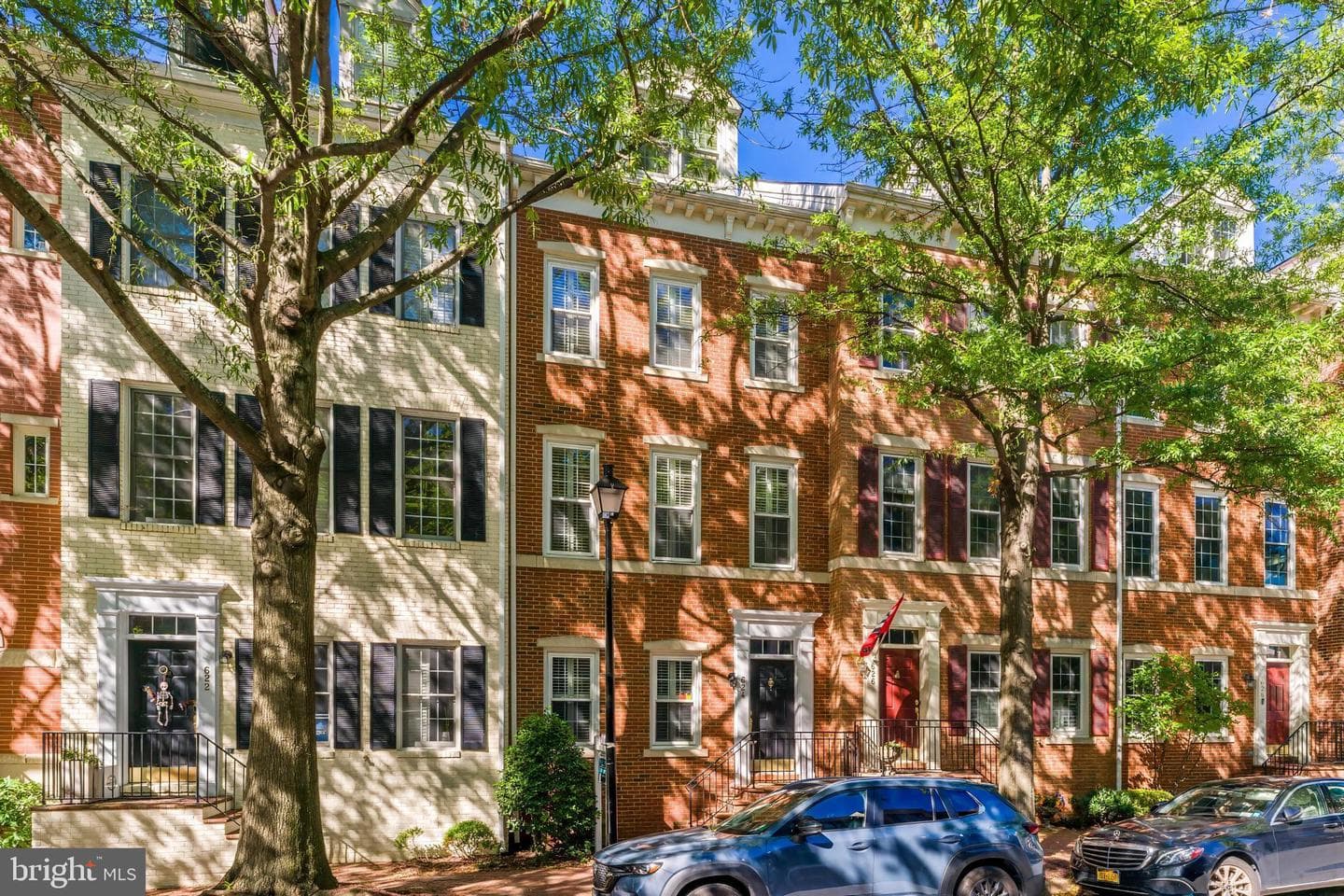 624 N Pitt Street photo 1