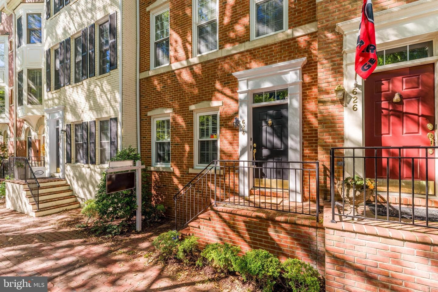 624 N Pitt Street photo 2
