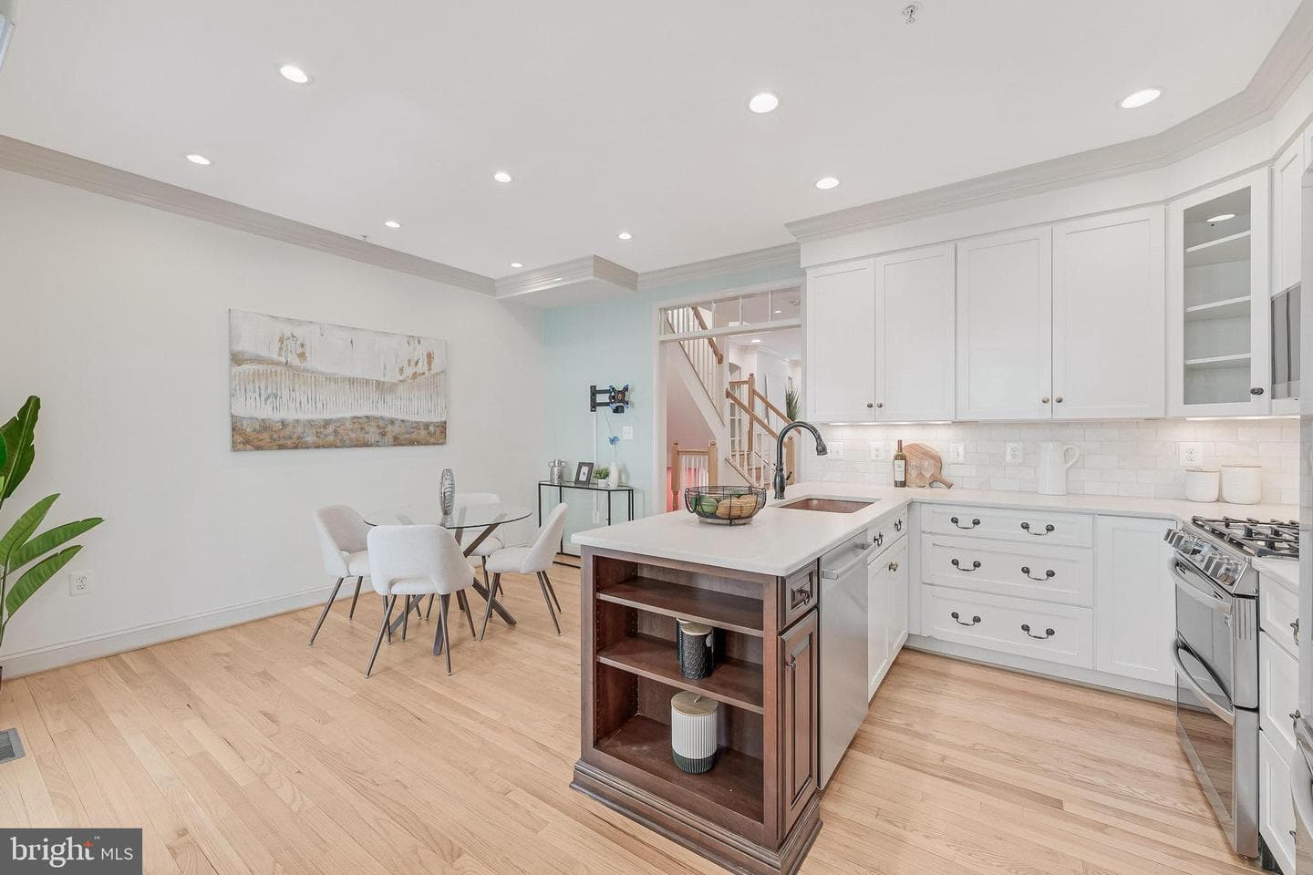 624 N Pitt Street photo 22