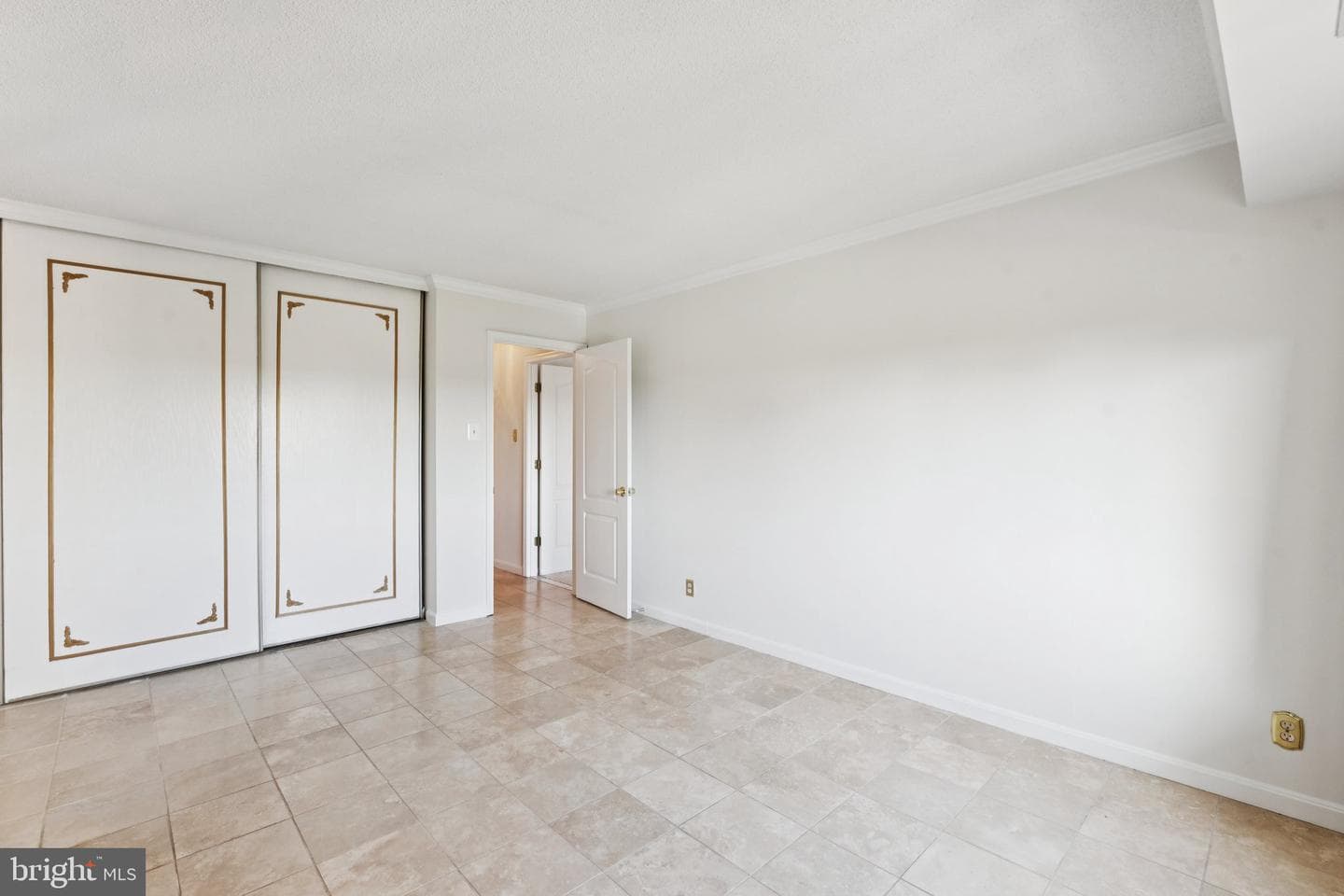 205 Yoakum Parkway #823 photo 22