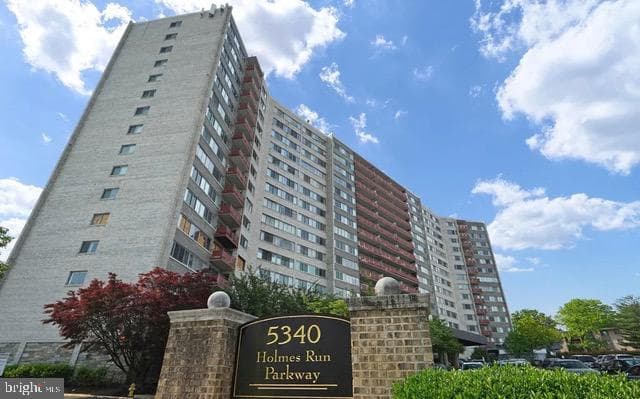 5340 Holmes Run Parkway #405 photo 35