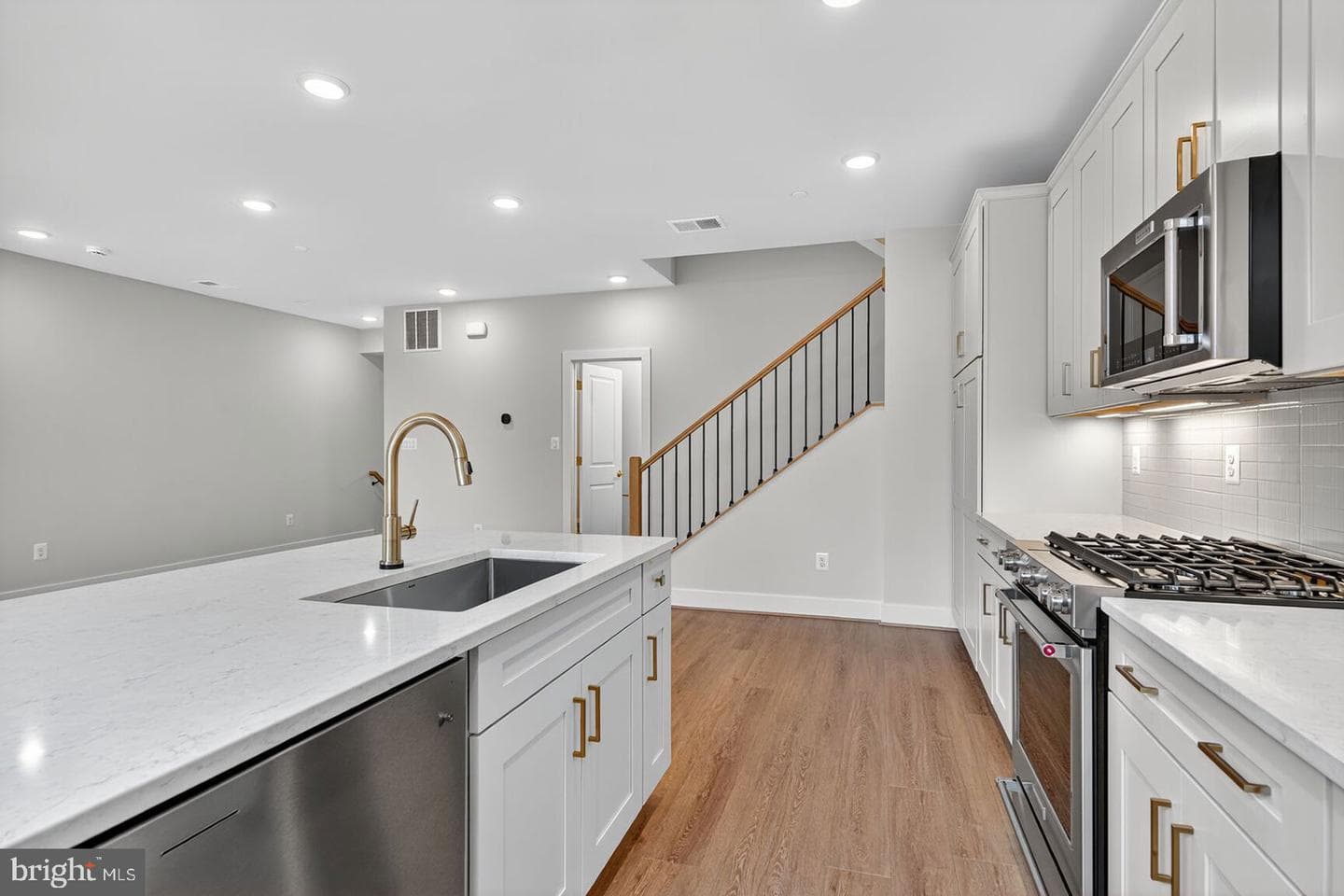 112 Pepperell Street photo 6