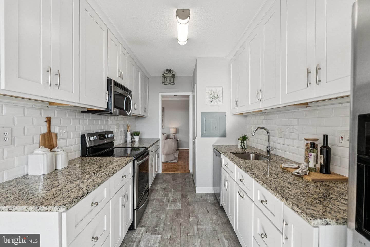 400 Madison St #603 photo 10