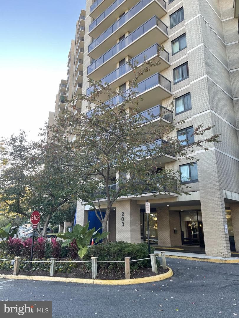 203 Yoakum Parkway #1807, Alexandria