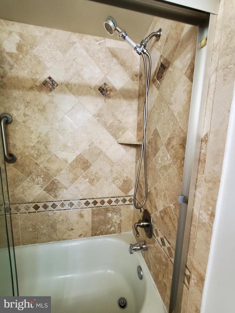 203 Yoakum Parkway #1807 photo 21